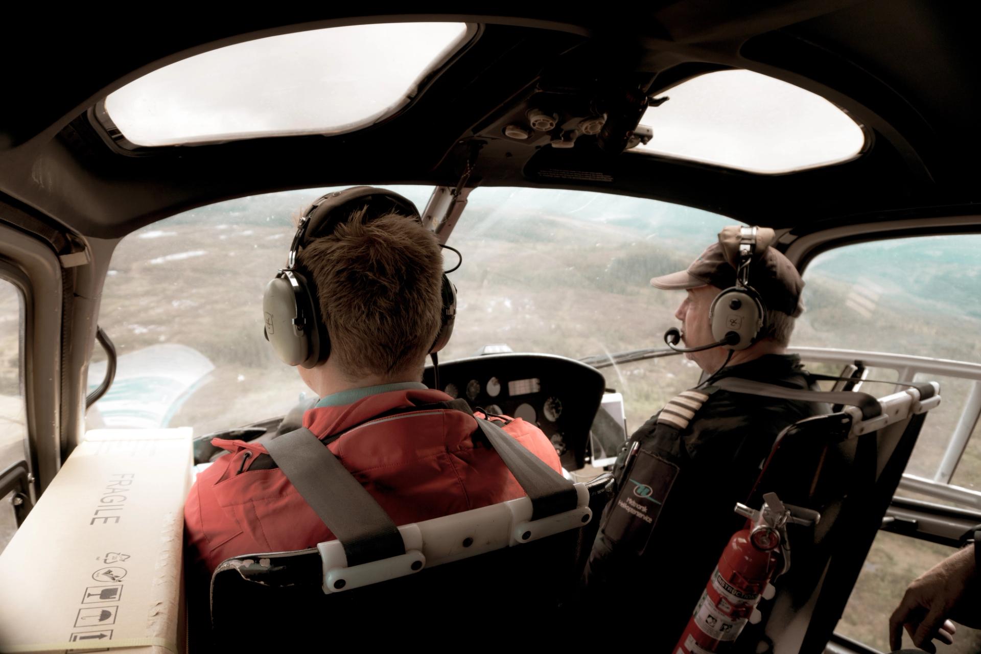 Helikoptertur for en Inselo installasjonspartner på vei til dagens oppdrag